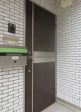 習志野市藤崎２丁目のアパートの玄関