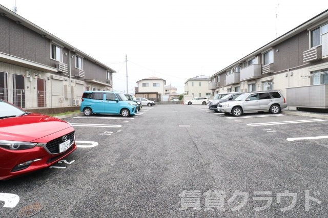 ソフィアクレールAの駐車場|広々していて停めやすい駐車場です！