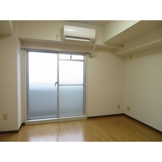 コスミックビルの居間・リビング|居室