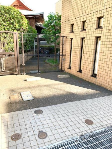 ティアラ三軒茶屋の駐車場|駐車場があるので、車を買う予定の方も安心です