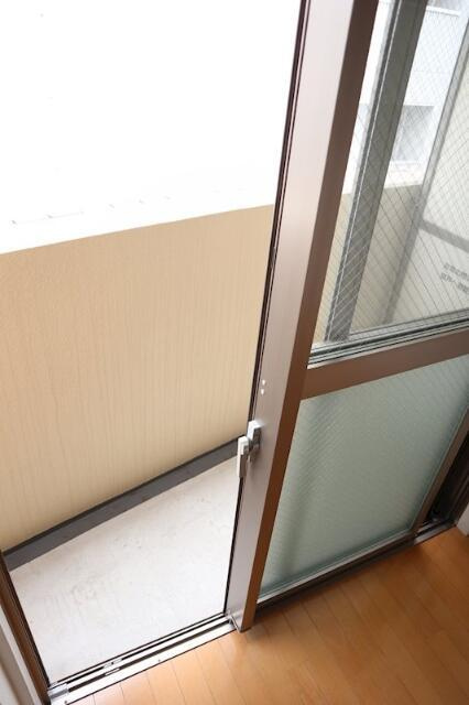 リュクス高輪台の独立洗面台|朝の支度にも助かる、独立の洗髪洗面化粧台