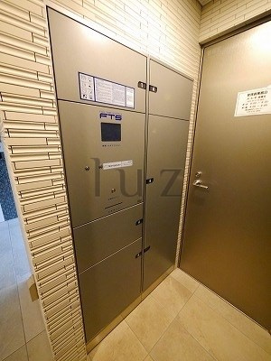 レアライズ川崎のその他共用部分|帰宅が遅くても安心の宅配BOX完備！