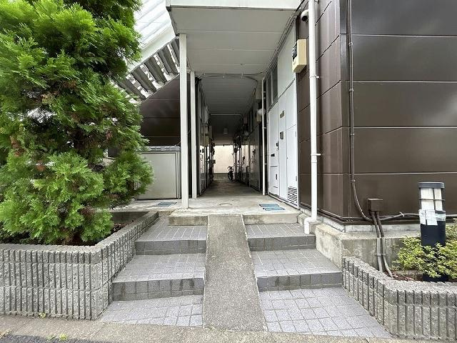 レオパレスロワールⅡのエントランス