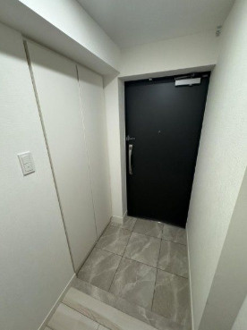 S-RESIDENCE両国parksideの玄関|収納もある玄関です