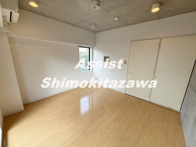 サニーハイマート下北沢の居間・リビング