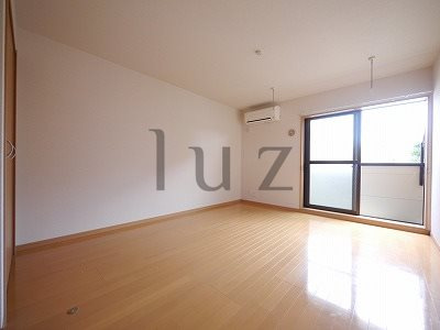 リトルフォレストの寝室|8.5畳のベッドルームです！