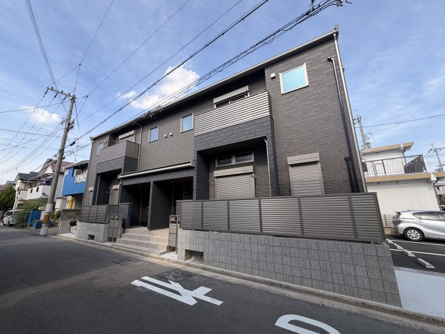 Loyal Pine Eastの駐車場