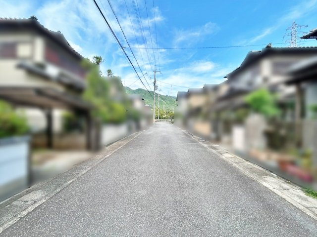 売土地　篠町見晴5丁目の前面道路含む現地写真