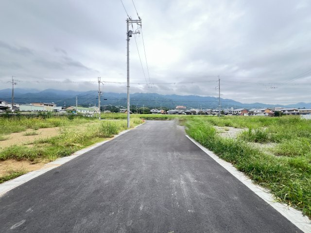 葛城市林堂２期の前面道路含む現地写真