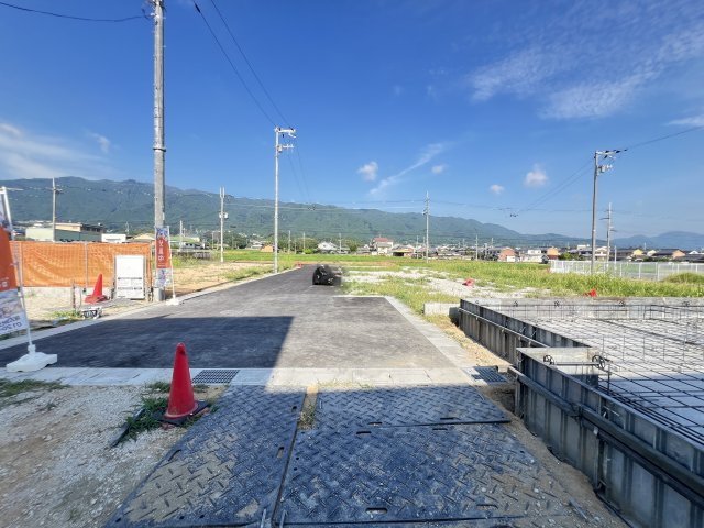 葛城市林堂２期の前面道路含む現地写真