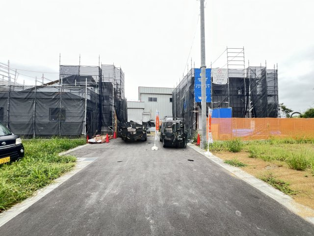 葛城市林堂２期の前面道路含む現地写真
