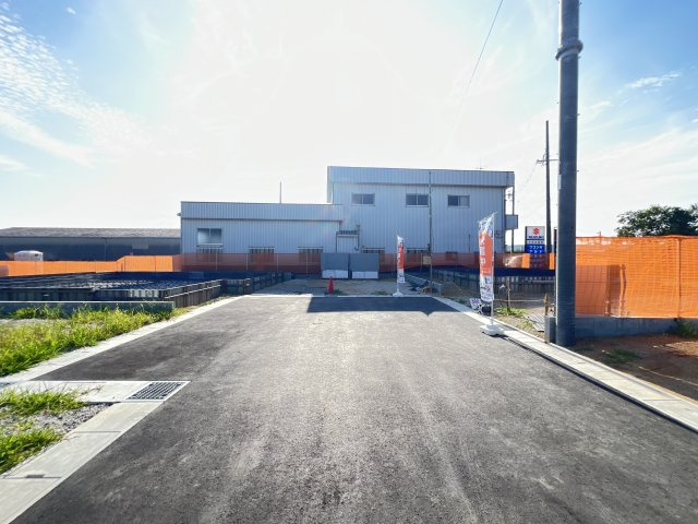 葛城市林堂２期の前面道路含む現地写真