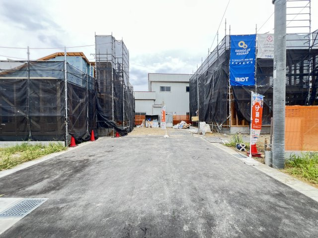 葛城市林堂２期の前面道路含む現地写真