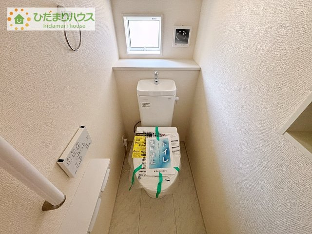 【トイレ】 | 土浦市小岩田東2丁目6期　新築戸建　2号棟 | 温水洗浄便座ついてます(^^♪