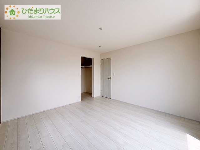 【寝室】 | 土浦市小岩田東2丁目6期　新築戸建　2号棟 | ゆとりのある主寝室！ご家族全員で寝れちゃいます♪