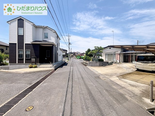 【駐車場】 | 土浦市小岩田東2丁目6期　新築戸建　2号棟 | たっぷりの陽光と心地よい風が舞い込む住まい♪