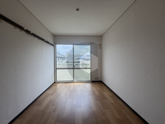グリーンハイツ吉川の洋室