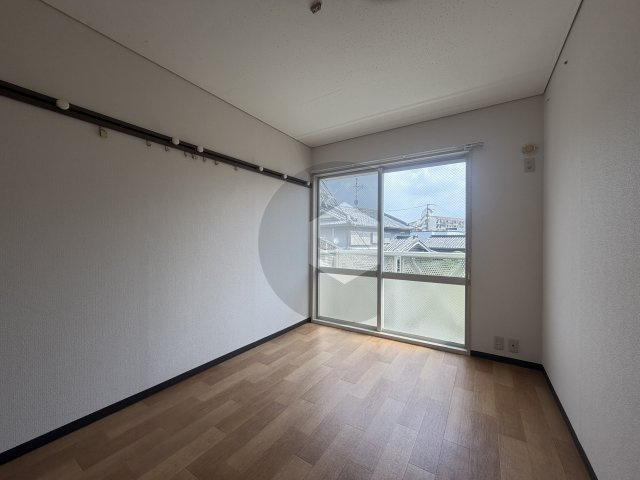 グリーンハイツ吉川の洋室