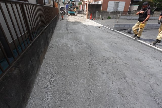 川越市広栄町　売地　建築条件なしの前面道路含む現地写真