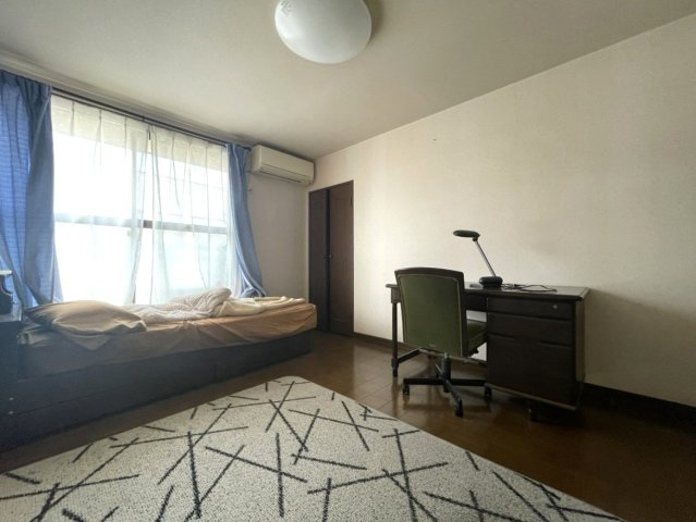 高松町　戸建の洋室