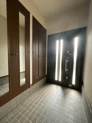 高松町　戸建の玄関