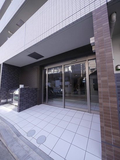 トゥットフェリーチェ横浜のエントランス