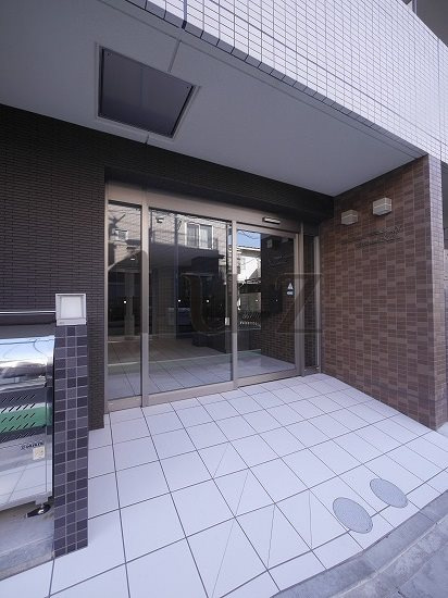 トゥットフェリーチェ横浜のエントランス