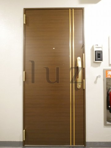 トゥットフェリーチェ横浜の玄関