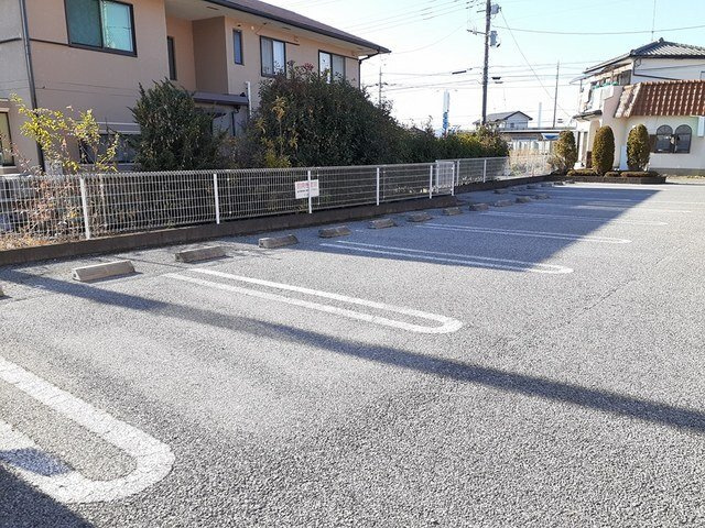 ブルック石川の駐車場