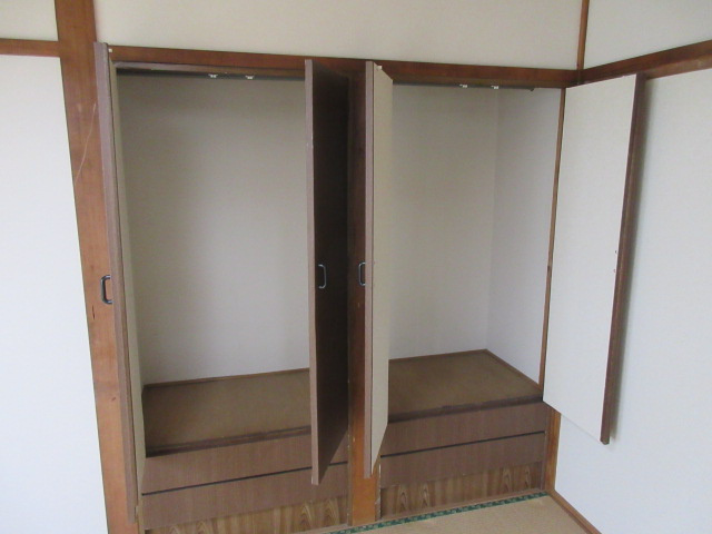 川原井貸家の収納