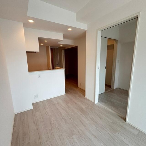 【居間・リビング】 | ※写真は同タイプ住戸です。