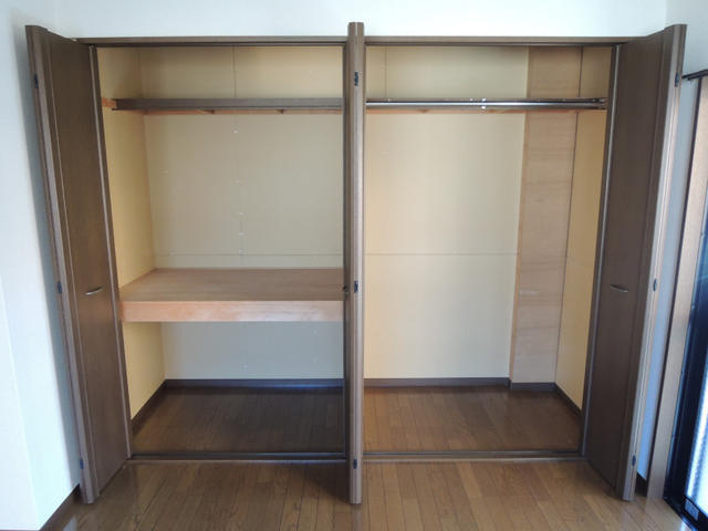 登戸貸マンション（仮）の収納|壁一面のクローゼットは収納豊富