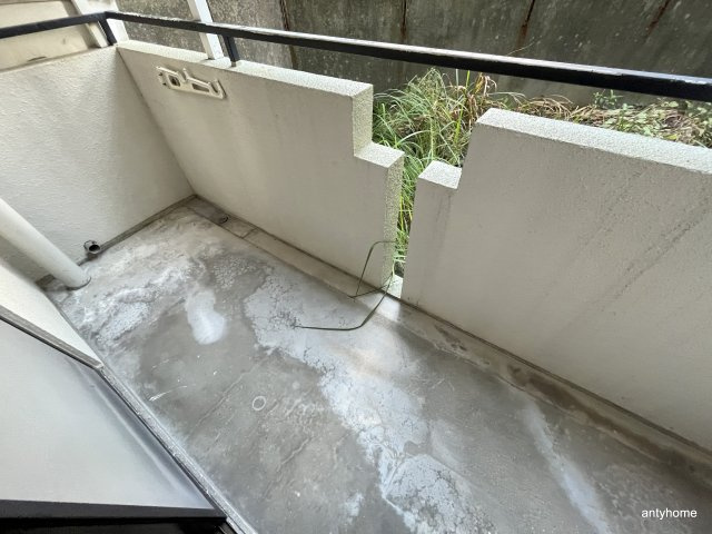 ビューラー山手　仲介手数料無料のバルコニー