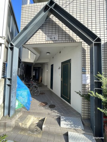 ビューラー山手　仲介手数料無料のエントランス