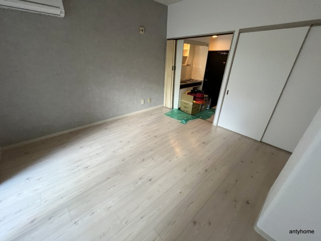 ビューラー山手　仲介手数料無料の居間・リビング