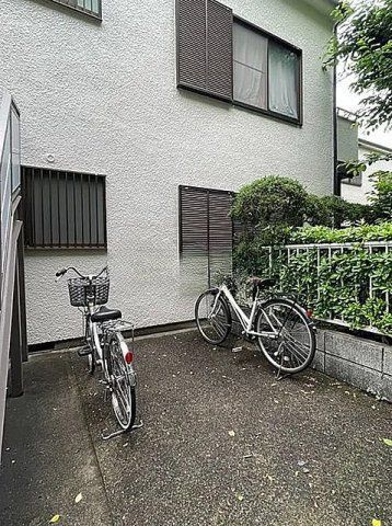 メゾン青葉の駐車場