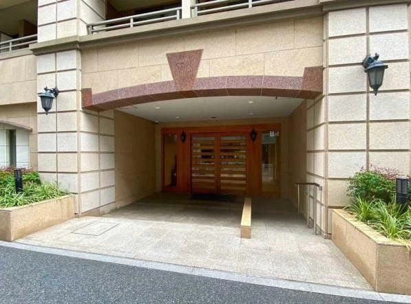 エフローレ日本橋（8階部分）／仲介手数料無料／新規フルリノベーションのエントランス