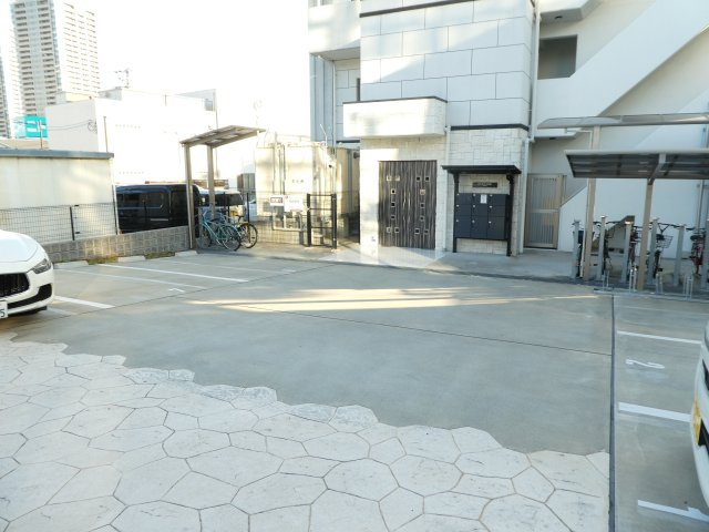 ＯＮＬＹＯＮＥ宝塚駅前の駐車場