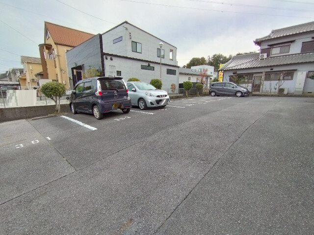 ラフォーレ井ノ口の駐車場