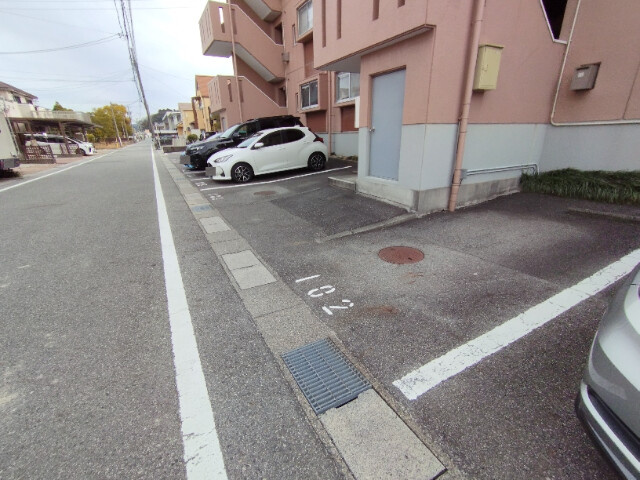 ラフォーレ井ノ口の駐車場