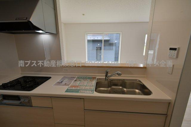 中央市井之口の新築一戸建のキッチン|ガス３口システムキッチン