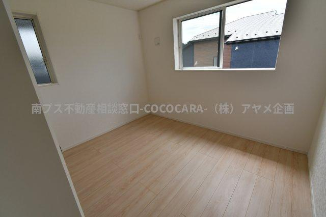 中央市井之口の新築一戸建の洋室|南側洋室5.7畳　北西から撮影