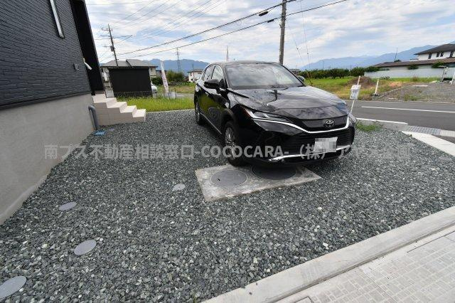 中央市井之口の新築一戸建の駐車場