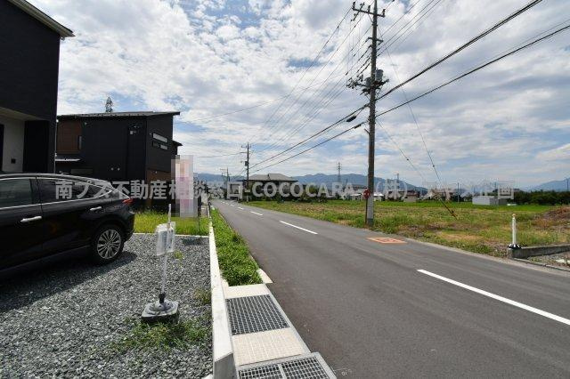 中央市井之口の新築一戸建の周辺|西側道路状況北から撮影