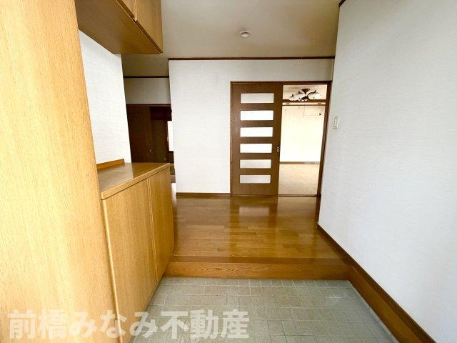 【中古】高崎市倉賀野町　５LDK＋Sの玄関|落ち着いた玄関です