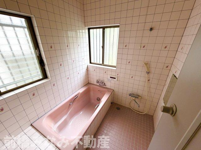 【中古】高崎市倉賀野町　５LDK＋Sの浴室|コンパクトで使いやすいお風呂です