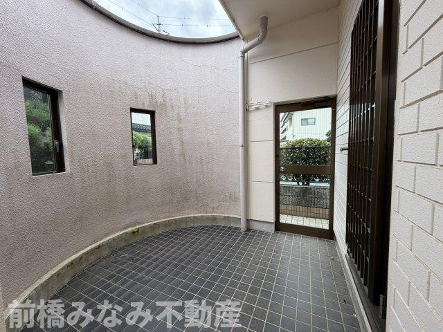 【中古】高崎市倉賀野町　５LDK＋Sの外観|目線が気になりにくいサンテラス付き