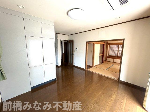 【中古】高崎市飯塚町　４LDKの居間・リビング|ゆったり過ごせるリビングです