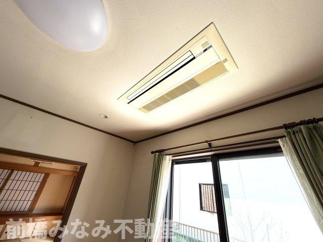 【中古】高崎市飯塚町　４LDKの冷暖房・空調設備|リビング内に天井埋め込み式の空調設備あり