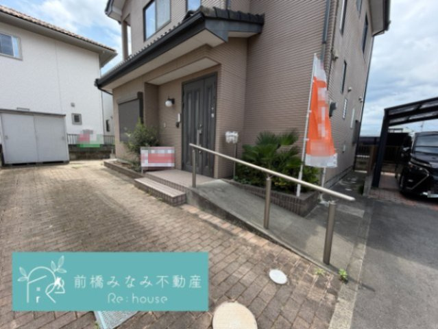 【中古】高崎市飯塚町　４LDKの外観|バリアフリー仕様の玄関入口